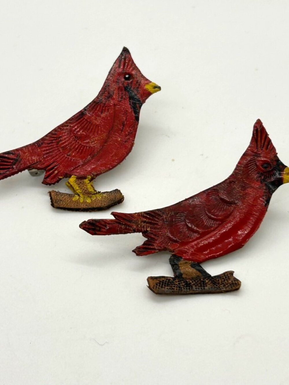 Vintage Cardinal Brooch Handcrafted Leather Birds Hand Painted - Picture 2 of 15
